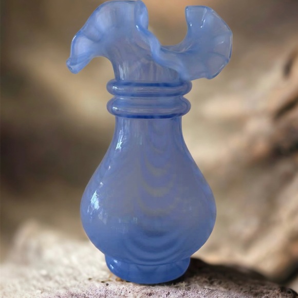 Vintage Provincial Blue Crimped Curtain Vase - Picture 7 of 10